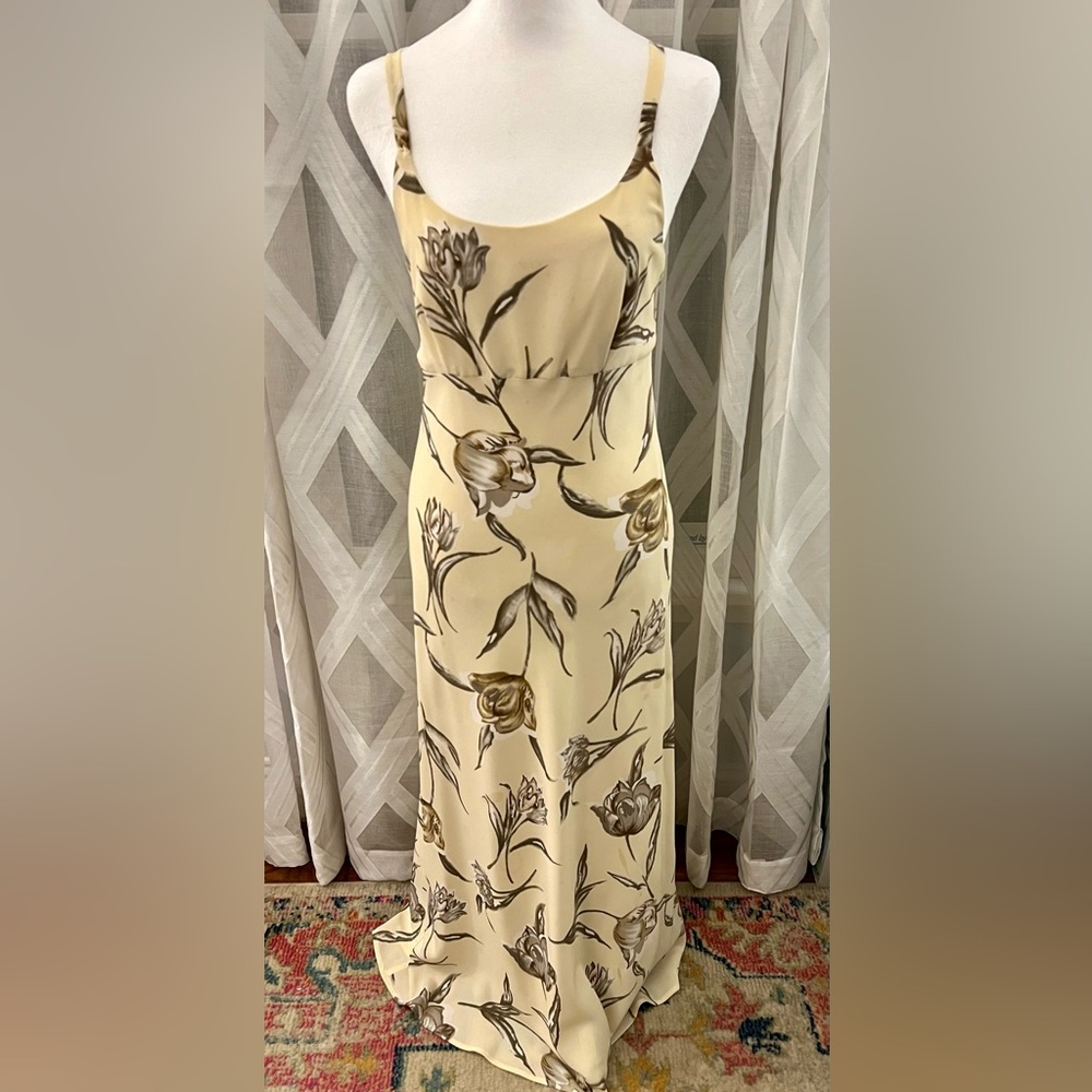 WHITE HOUSE Long Flowers Dress with Button Back